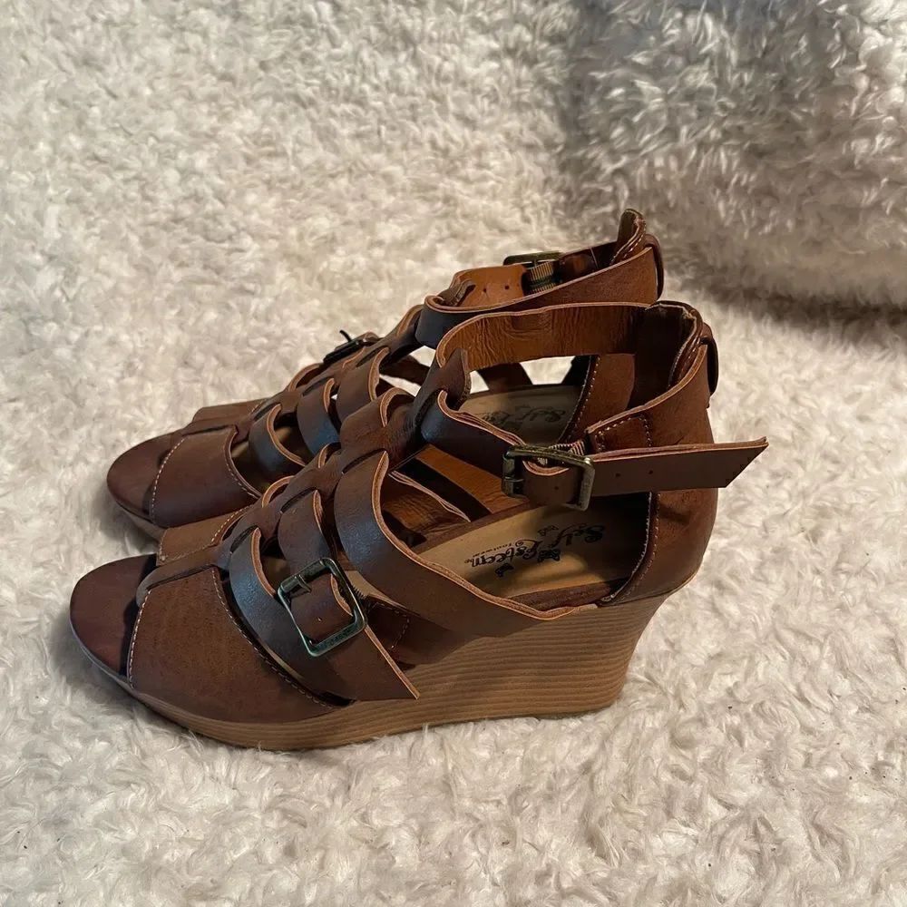 Self esteem tan  faux leather cage wedge ankle straps sandals Size 10